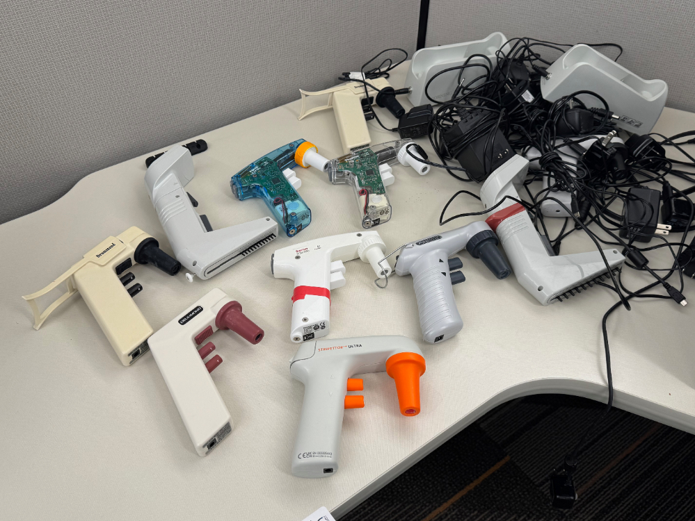 Image of Pipette Controllers Quantity of 10